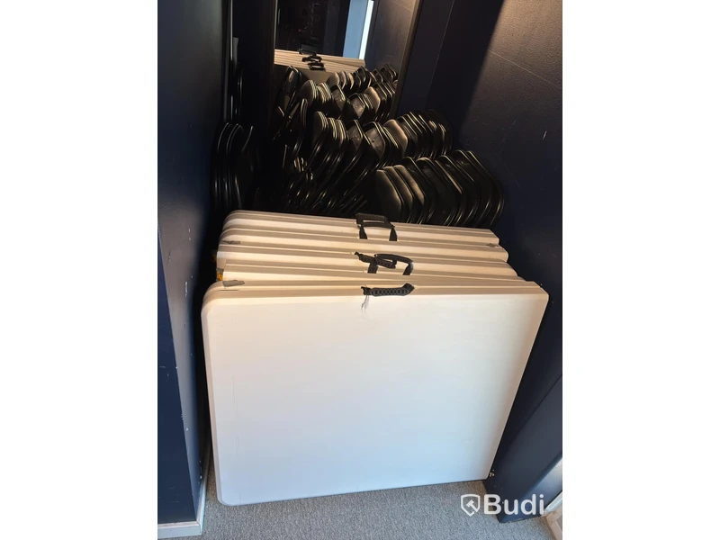 (NEW) 5 folding tables incl. a lot of folding chairs