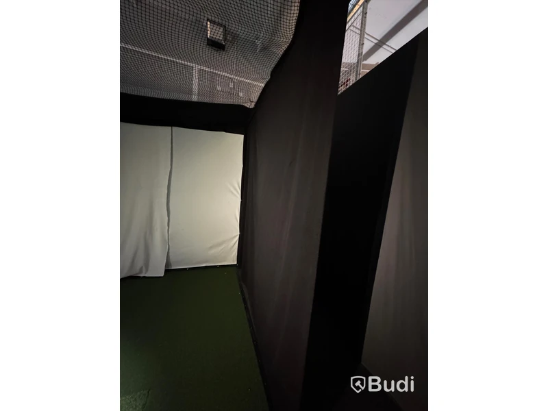 Golf simulator bay, truss frame