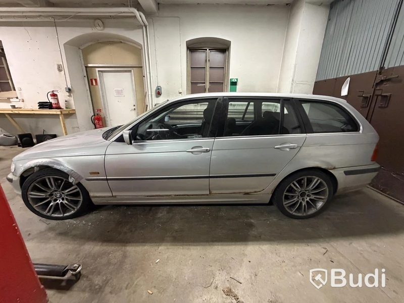 BMW 320 TOURING MJ00 -2000 | Reparations / reservdelsobjekt