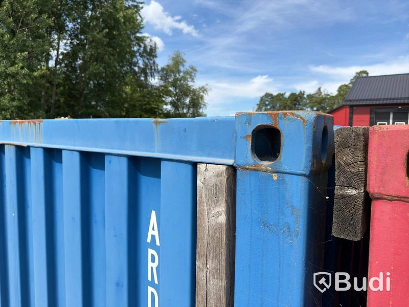 20-foot insulated container with contents