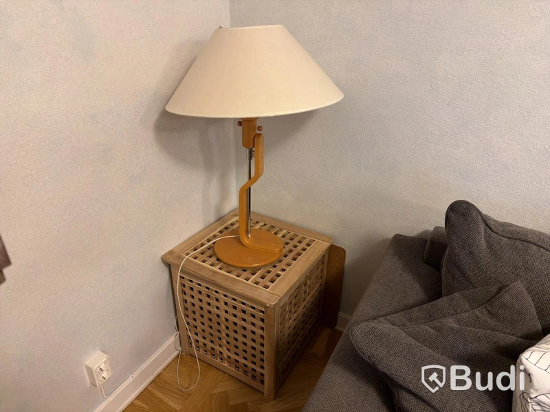 Soffa och sidobord
