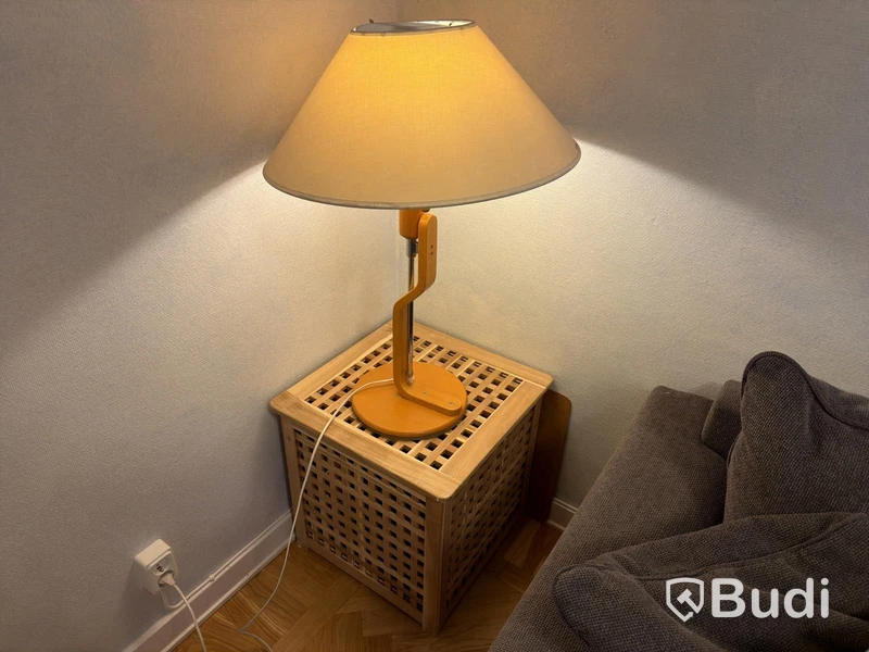 Soffa och sidobord