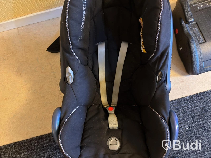 Bilstol Maxi-Cosi samt bälteskudde