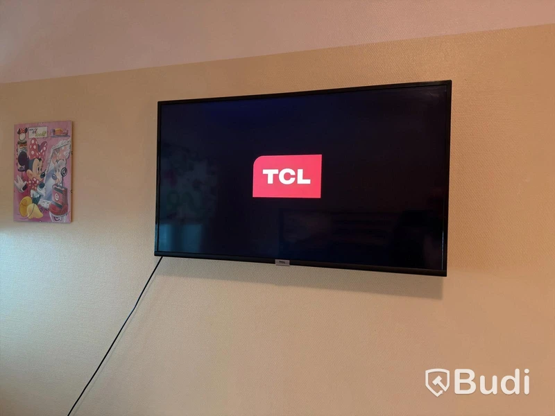 TCL 40ES565 TV, 40 inches