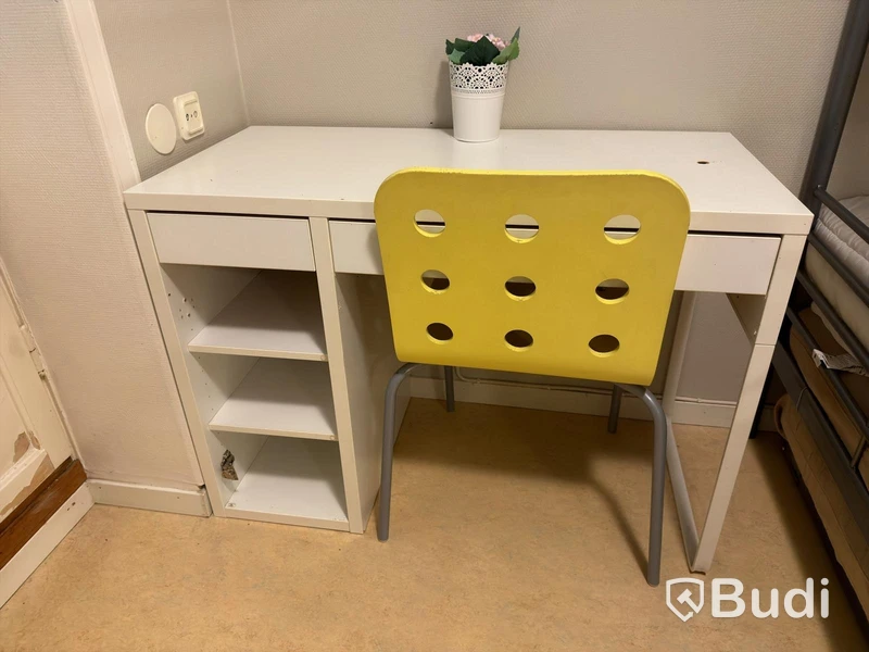Furniture lot