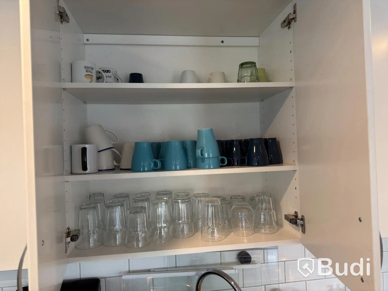 Plates, cutlery, kitchenware, etc.