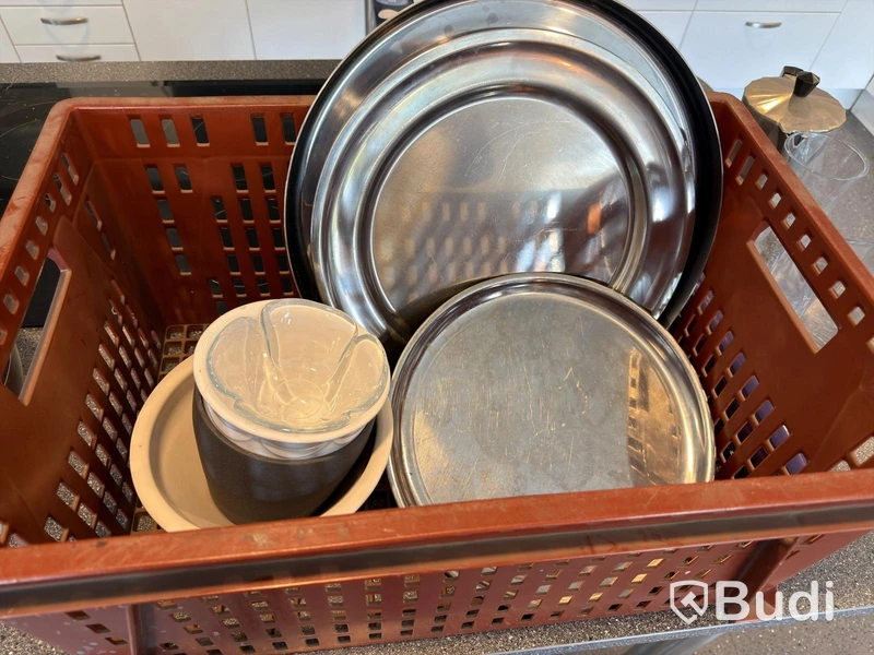 Plates, cutlery, kitchenware, etc.