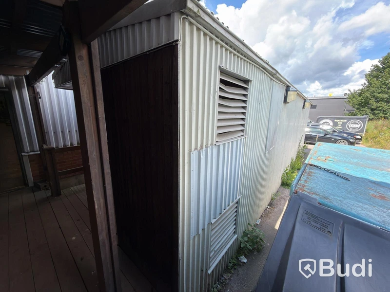 Freezer container complete with refrigeration unit