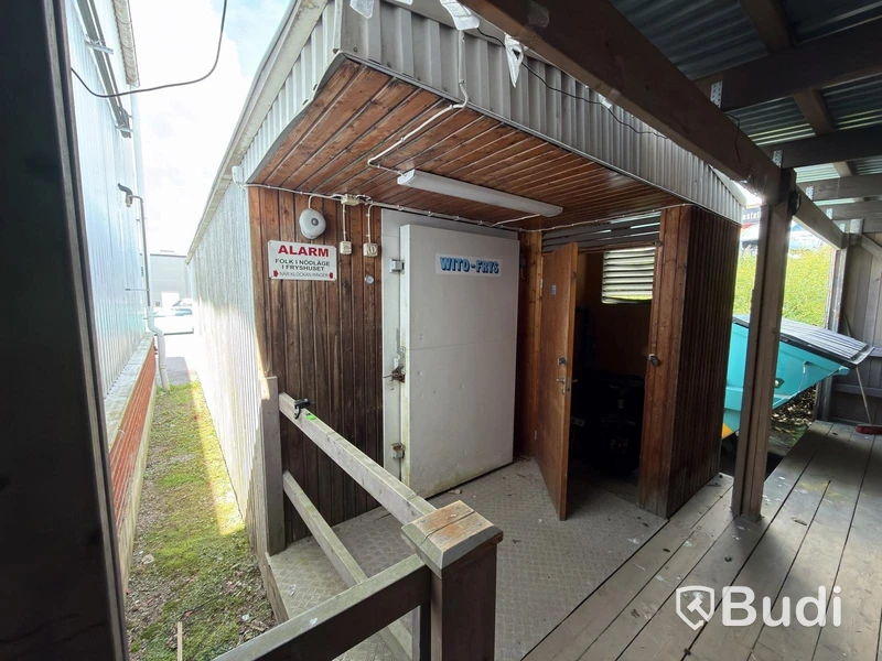 Freezer container complete with refrigeration unit