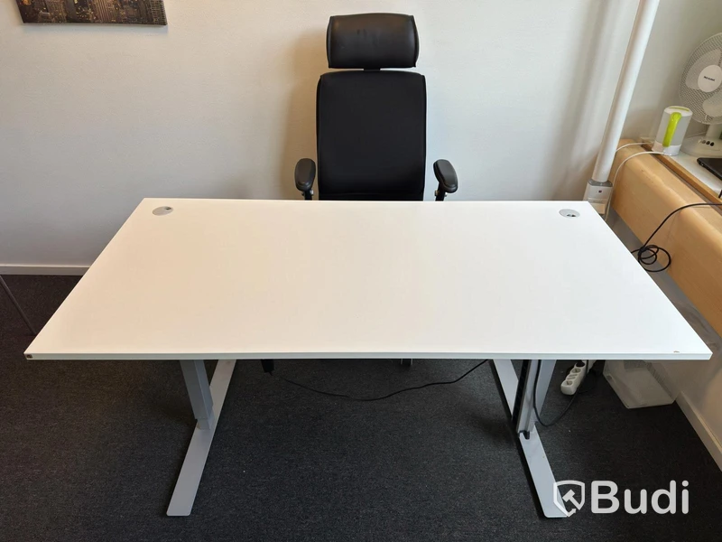 Höj- och sänkbart skrivbord AJ Produkter inkl. kontorsstol