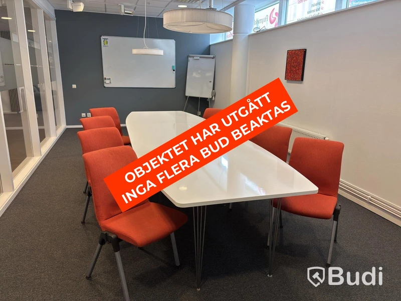 Office desk including 8 HÅG office chairs