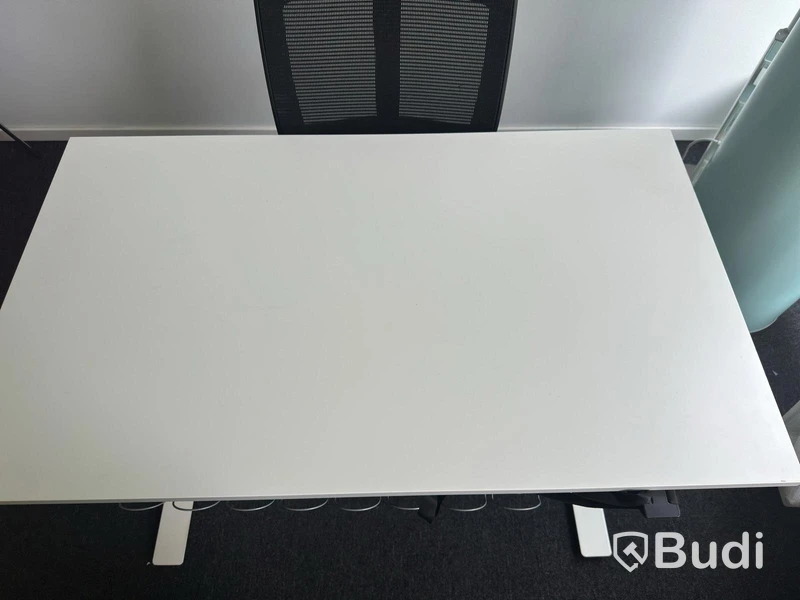 Höj- och sänkbart skrivbord inkl. kontorsstol