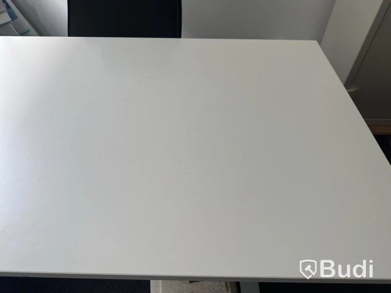 Höj- och sänkbart skrivbord inkl. kontorsstol