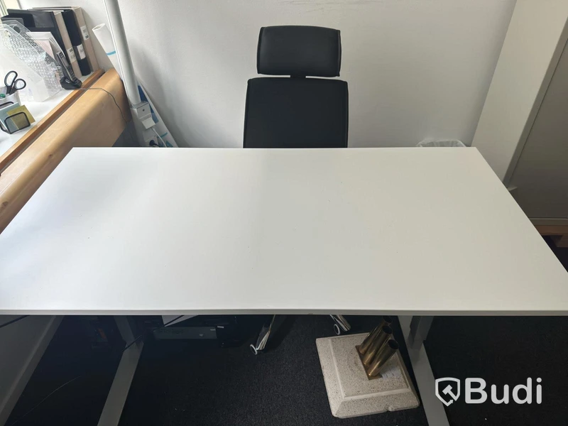 Höj- och sänkbart skrivbord inkl. kontorsstol