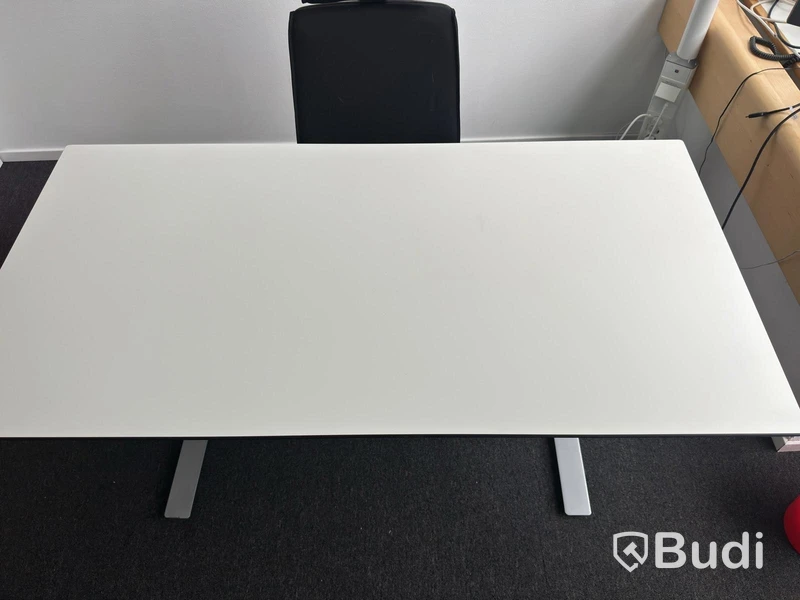 Electric height-adjustable desk incl. office chair
