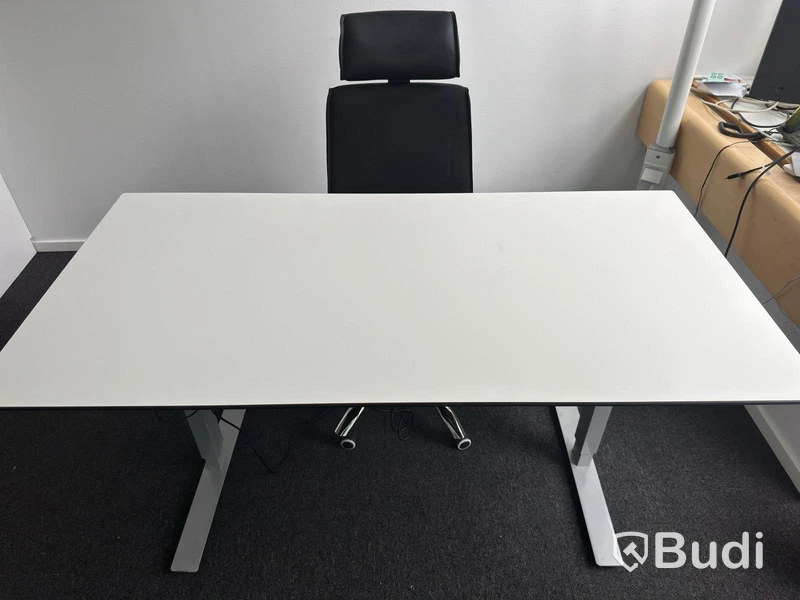 Electric height-adjustable desk incl. office chair