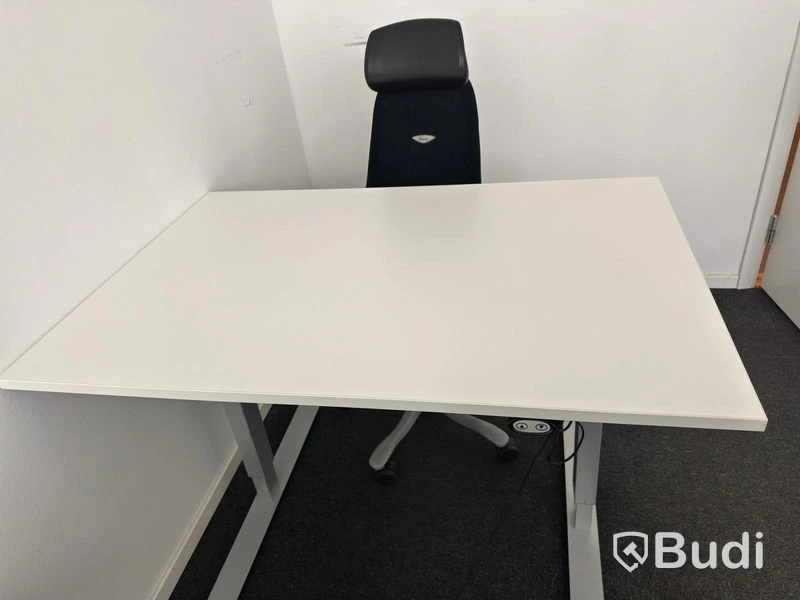 Height-adjustable desk, incl. Kinnarps office chair