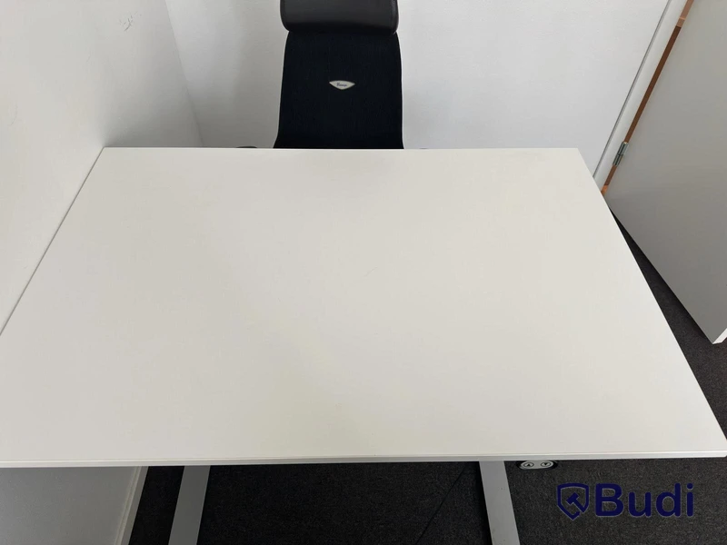 Height-adjustable desk, incl. Kinnarps office chair