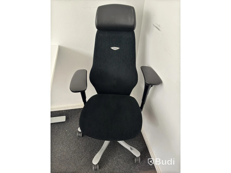 Height-adjustable desk, incl. Kinnarps office chair