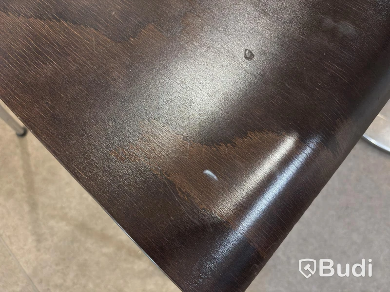 Table incl. 2 chairs