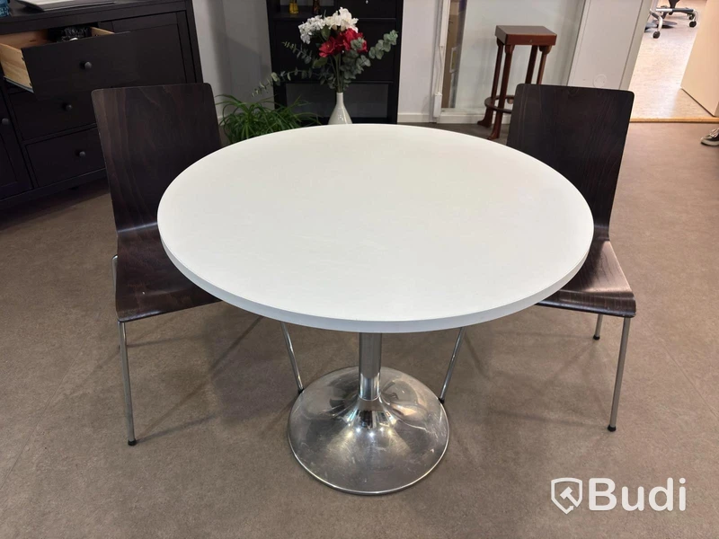 Table incl. 2 chairs