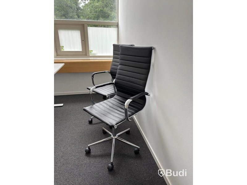 2 Mio Porter office chairs