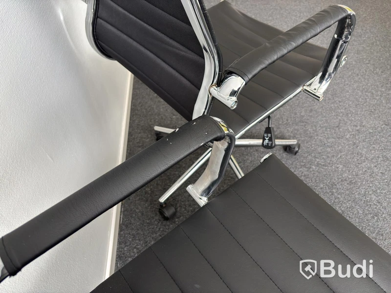 2 Mio Porter office chairs