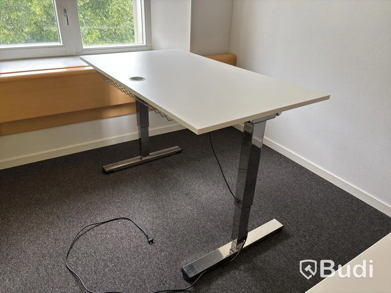 2 height-adjustable desks