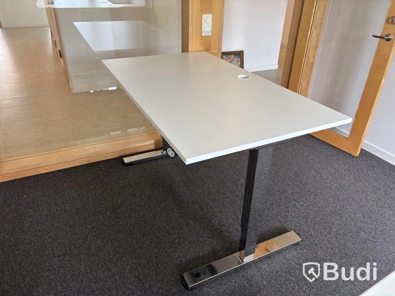 2 height-adjustable desks