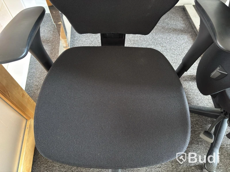 2 Kinnarp Office Chairs