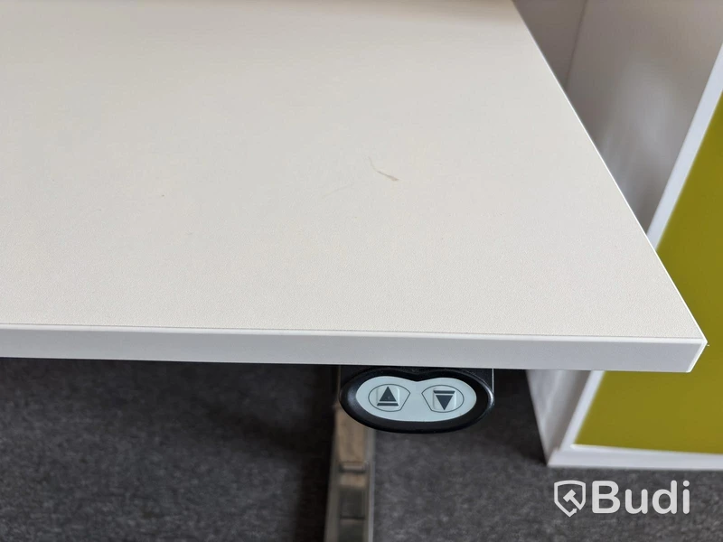 3 st. Höj-och sänkbara skrivbord Martela