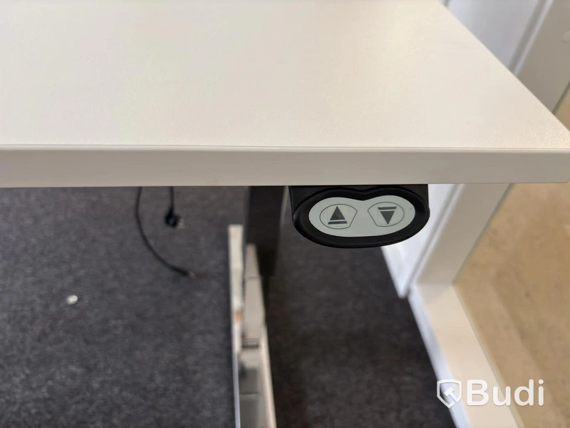 Höj- och sänkbart skrivbord inkl. dokumentskåp och överskåp