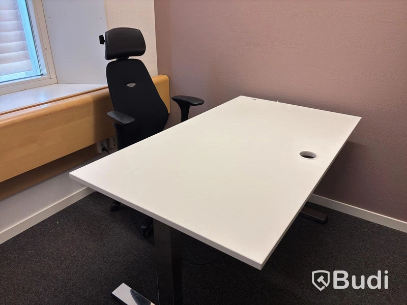 Höj- och sänkbart skrivbord inkl. kontorsstol Kinnarp