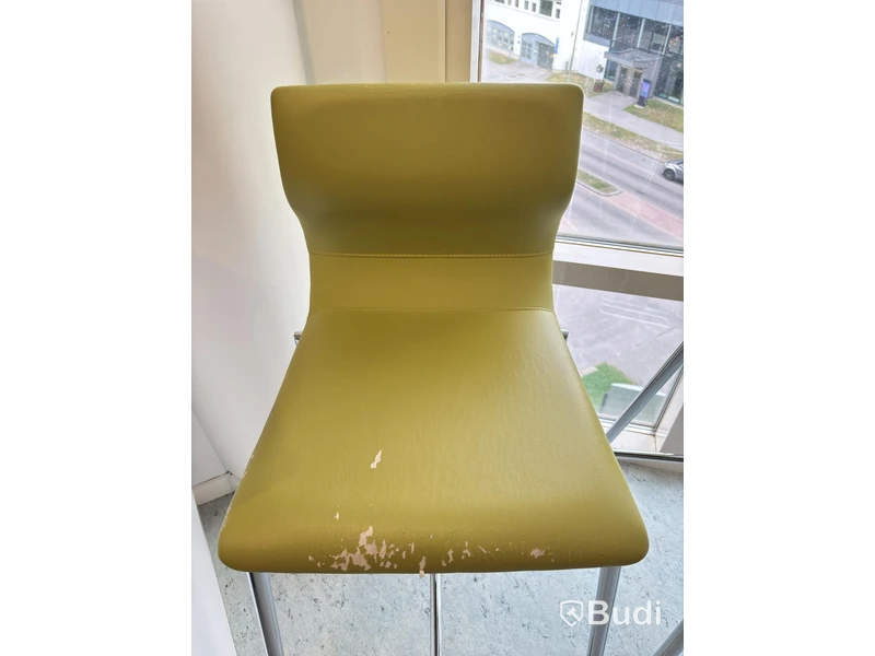 Table incl. 4 chairs