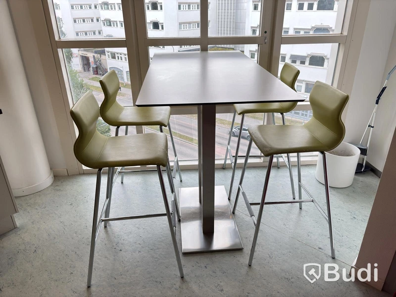Table incl. 4 chairs
