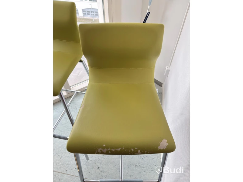 Table incl. 4 chairs