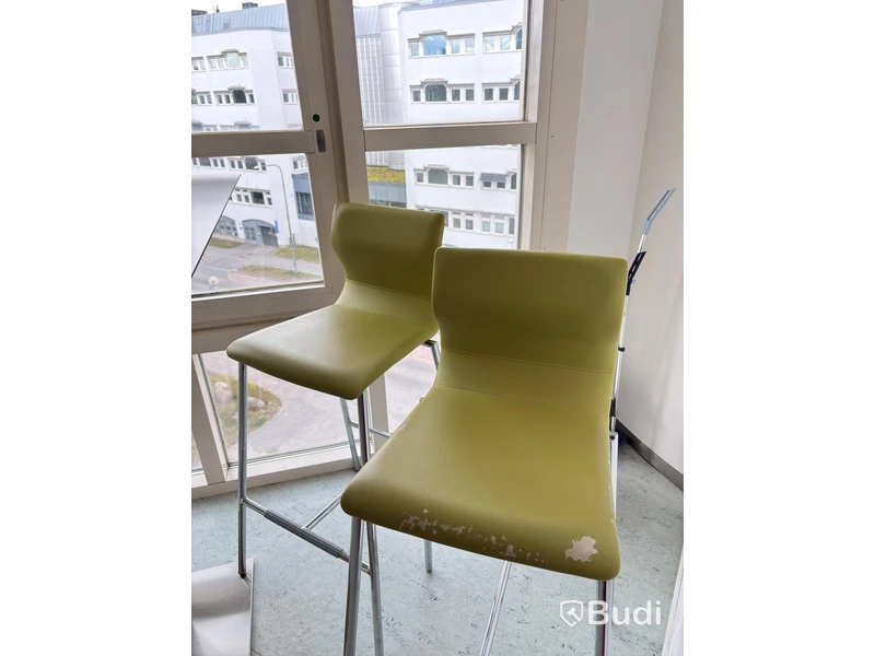 Table incl. 4 chairs