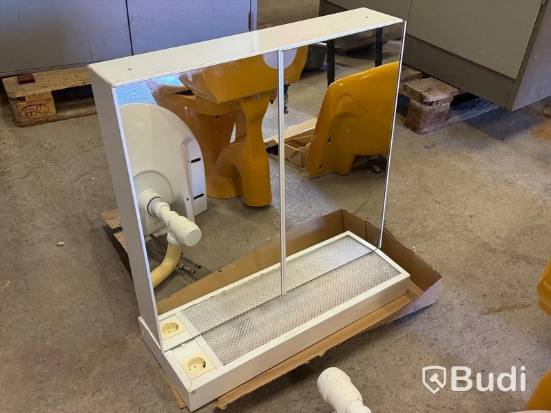 Retro bathroom fittings - toilet, 2 washbasins and mirror cabinet