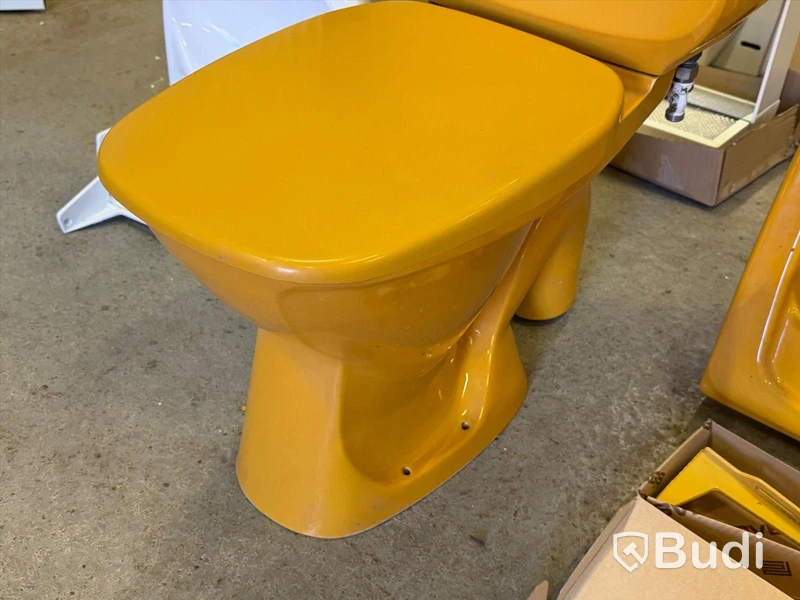 Retro bathroom fittings - toilet, 2 washbasins and mirror cabinet