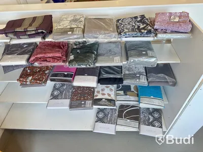 Parti med diverse tyger, stuvar m.m - se alla bilder för innehåll