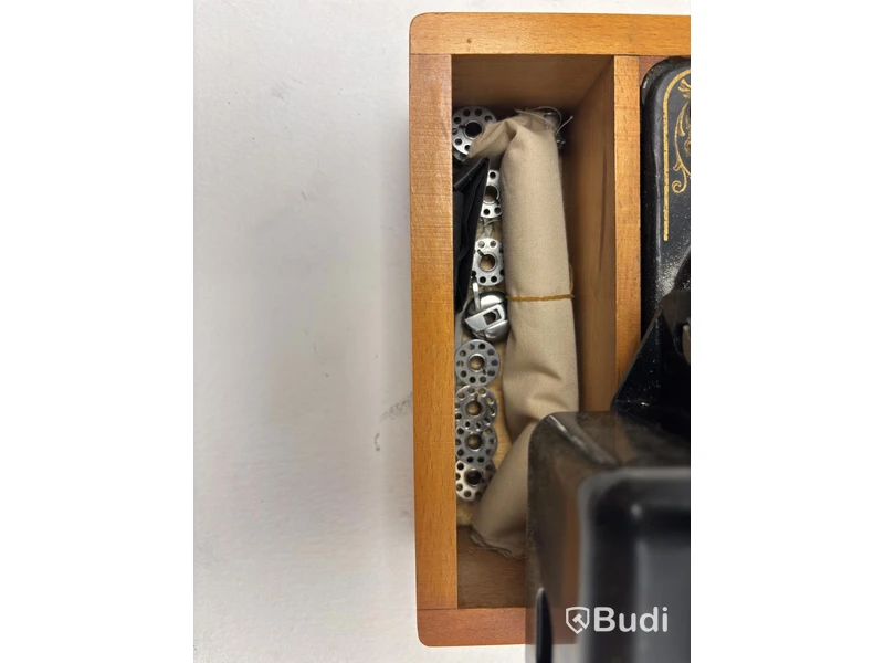 Husqvarna C.B sewing machine - For parts/repair