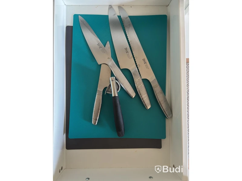Inventarier till fullt möblerad trerummare - se alla bilder för komplett innehåll