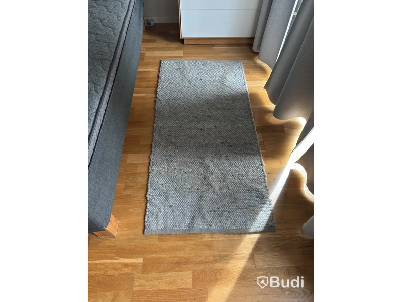 Inventarier till fullt möblerad enrummare - se alla bilder för komplett innehåll