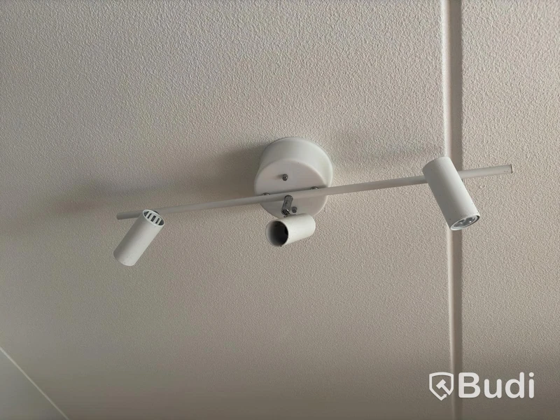 Inventarier till fullt möblerad enrummare - se alla bilder för komplett innehåll