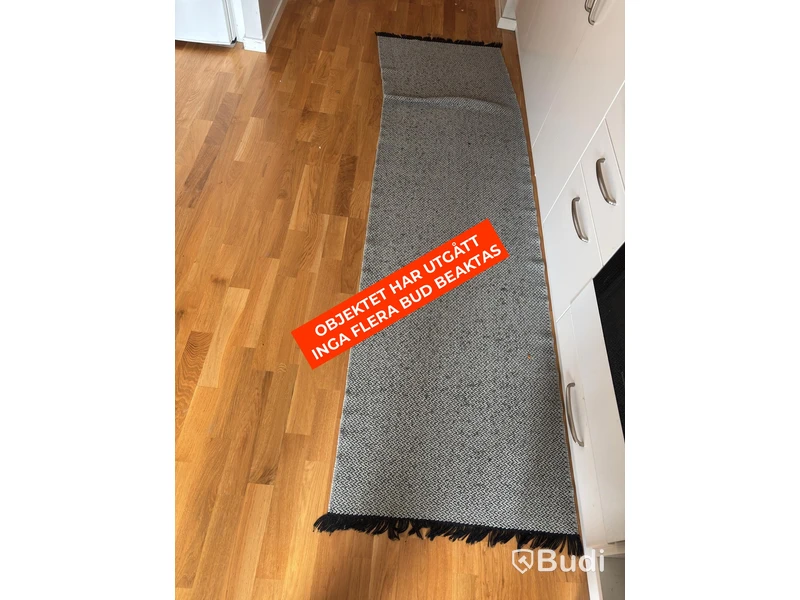 Inventarier till fullt möblerad enrummare - se alla bilder för komplett innehåll