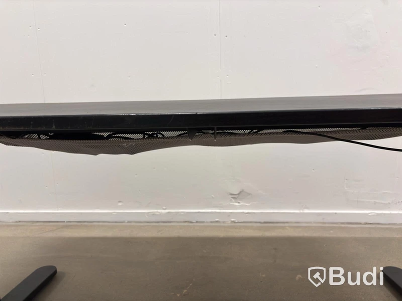 Height-adjustable IKEA Bekant Desk
