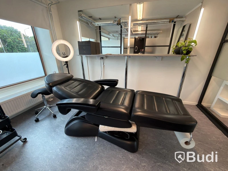 Treatment room with electric treatment chair, etc.