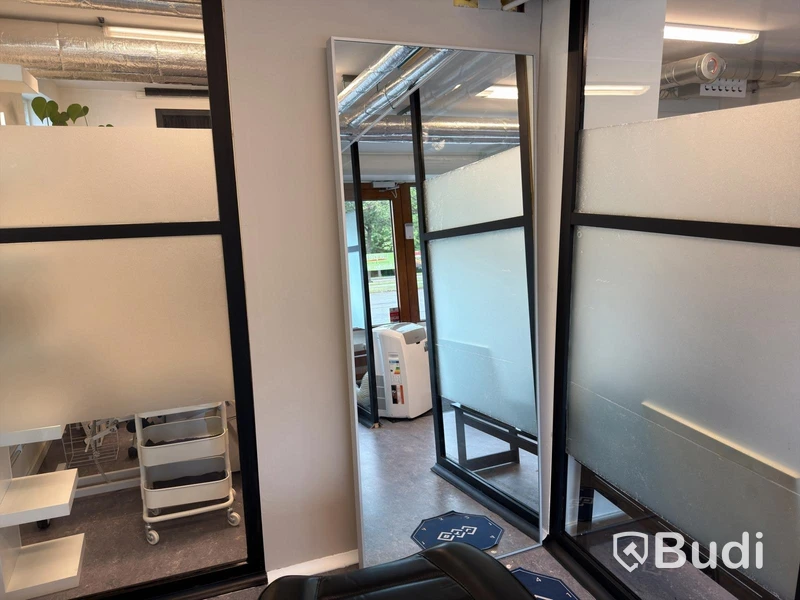 Treatment room with electric treatment chair, etc.