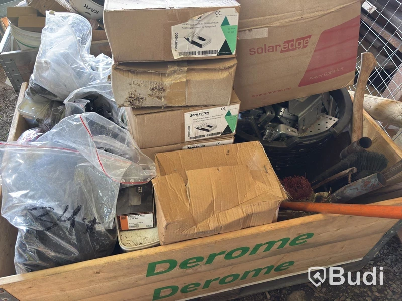 3 pallets of mixed items including Makita and DeWalt