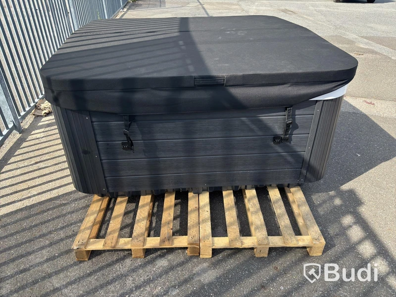 HOT TUB WELLIS CALLISTO 5-PERSON 20 JETS ICE WHITE + COVER LIFTER